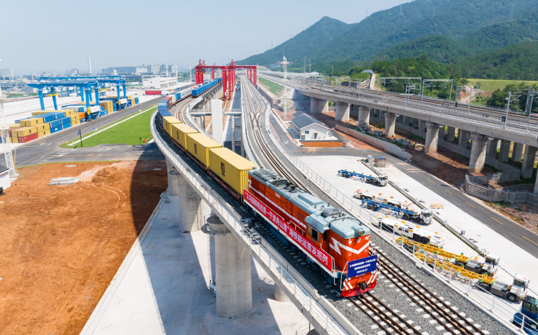 宁波舟山港海铁联运创里程碑，年营业量首次突破200万标箱