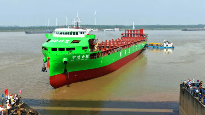 历史性突破！！全球最大万吨级纯电动智能海船，，乐成下水