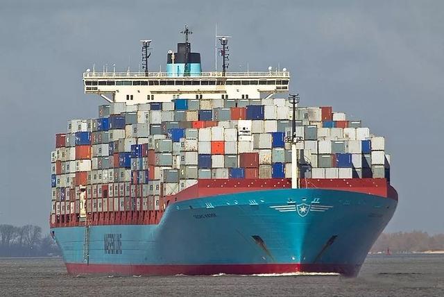 散货船“跨界”运集装箱，，，靠谱吗？？